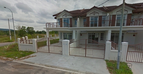Semak Nilai Rumah Kangkar Pulai 2026 | Harga Pasaran & Ejen Johor 3 Fasad rumah teres dua tingkat sebenar di Bandar Pulai Jaya sekitar Kangkar Pulai